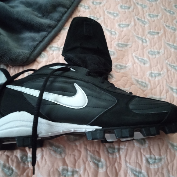 Nike cleats - Picture 1 of 3